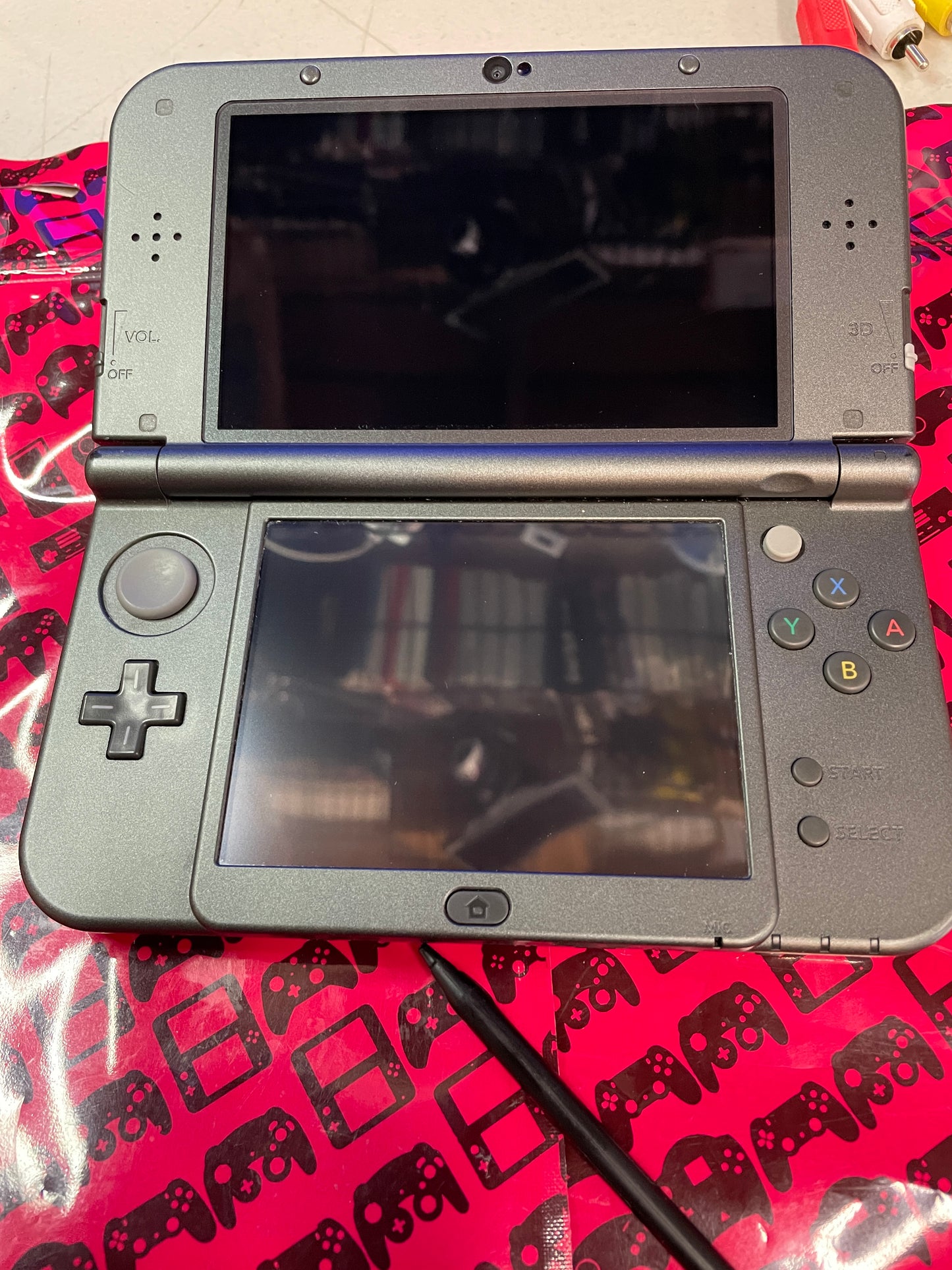 New Nintendo 3DS XL Black Nintendo 3DS CTR-001 Cosmo Black