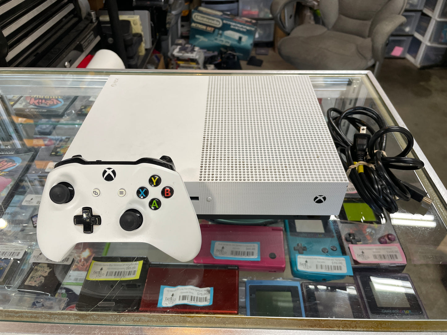 White One S 1TB Console (Model 1681) Xbox One