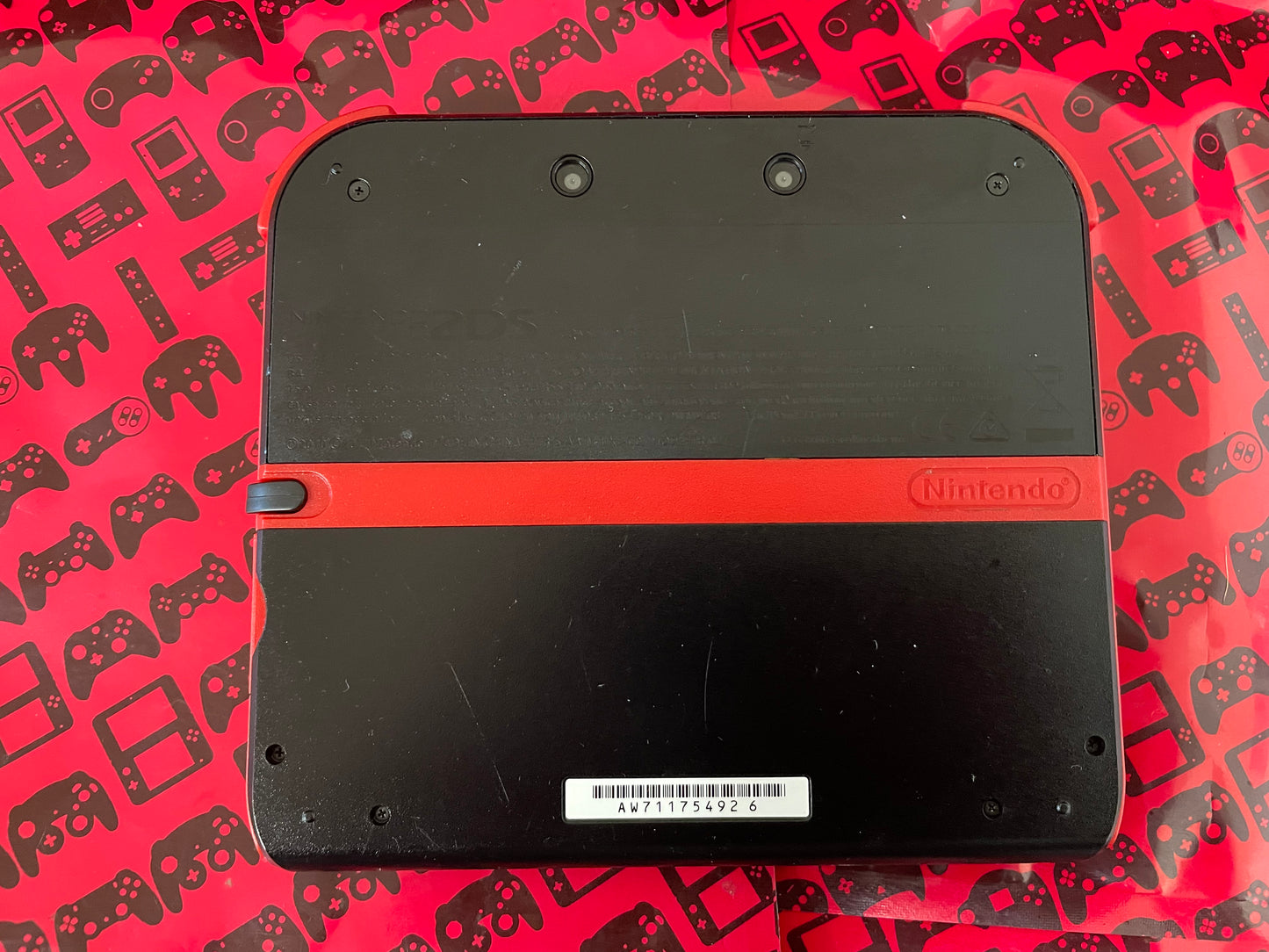 Crimson Red  Nintendo 2DS Nintendo 3DS